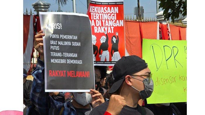 Penampakan Poster Aksi Demo Kawal Putusan MK