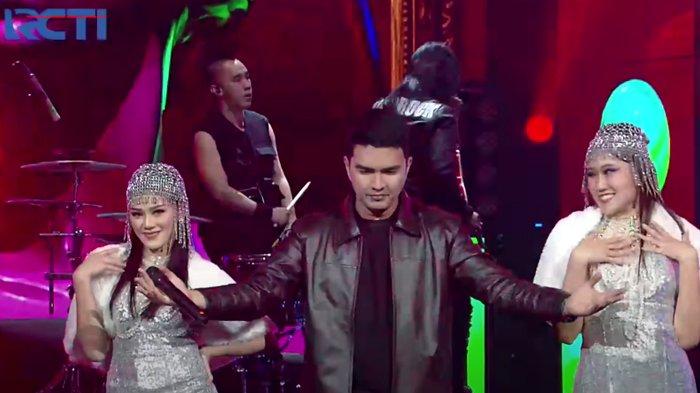 Penampilan Aldi Taher saat audiri vokalis TRIAD