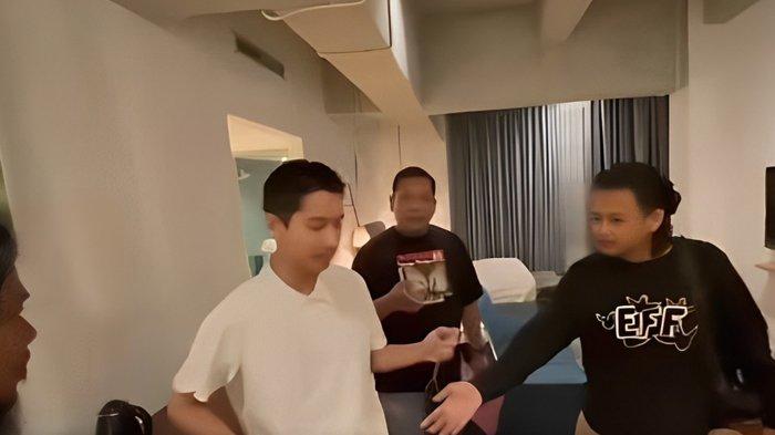 Penampilan Armor Toreador Suami Cut Intan Nabila Saat Ditangkap Polisi, Santai Bak Tak Lakukan KDRT