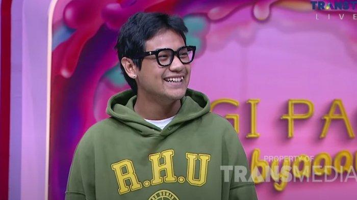 Penampilan Nino Kuya sekarang anak Uya Kuya jadi sopir sambil kuliah