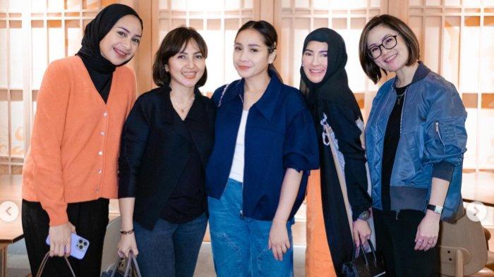 Postingan Shandy Purnamasari bersama Ira Nandha dan Nagita Slavina 1