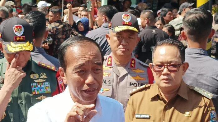 Presiden Joko Widodo berkunjung ke Pasar Soponyono, Surabaya, Jumat (6/9/2024).