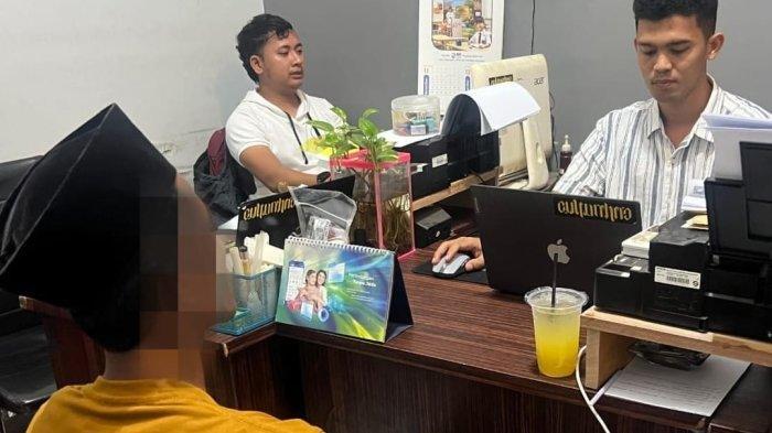 Pria H asal Desa Banjar Bilah, Tambelangan, Sampang, Madura saat diperiksa Satreskrim Polres Sampang