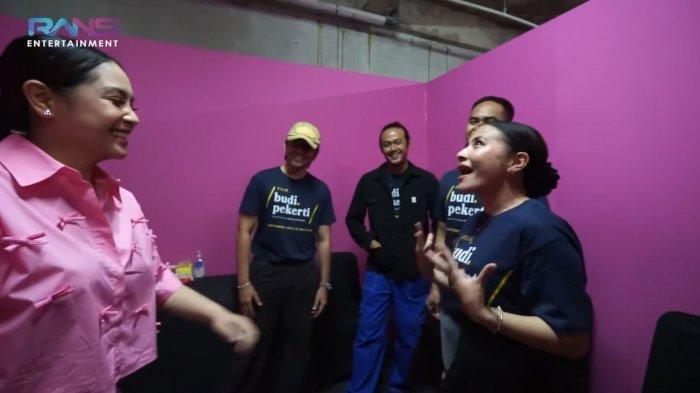 Prilly Latuconsina saat membicarakan Rayyanza bersama Nagita Slavina
