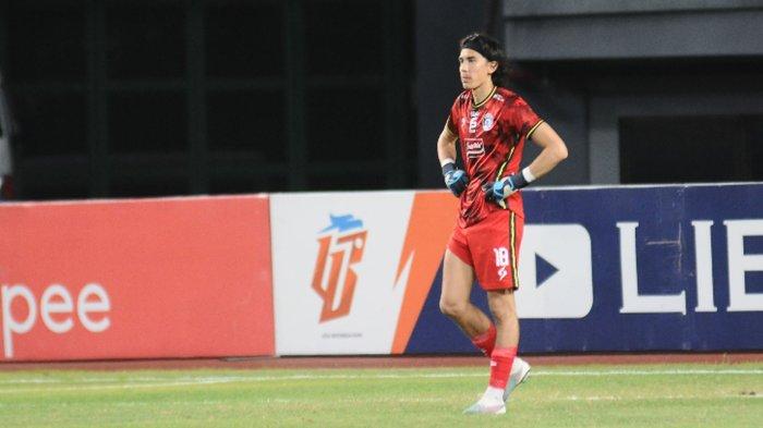 Pujian bagi clean sheet Julian Schwarzer Garcia , kiper Arema FC mulai mengalir setelah mampu menjaga keperawanan gawang Singo Edan saat melawan Bhayangkara FC