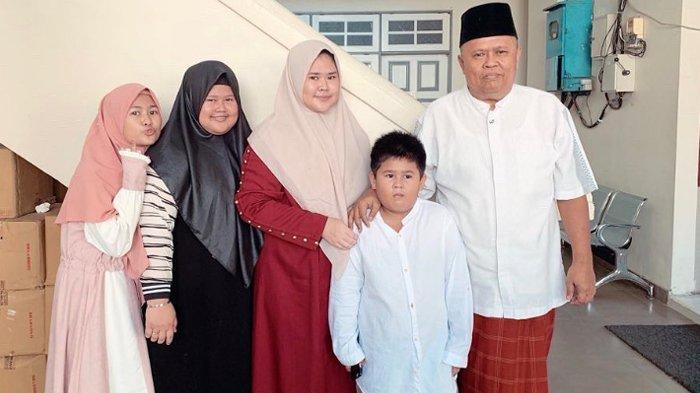 Puteri Sandaga bersama H Gazali Rahman