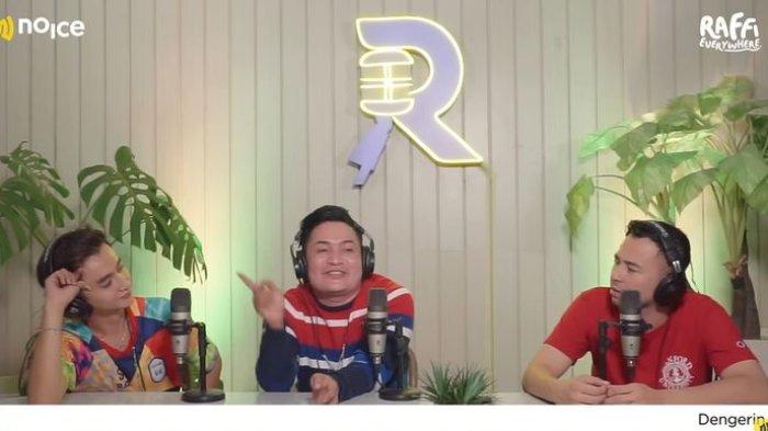 Raffi Ahmad dan kedua asistennya, Sensen dan Merry di podcast