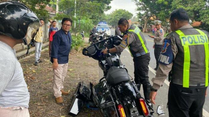 KECELAKAAN MOGE - Bendahara Umum Partai Demokrat Renville Antonio kecelakaan di Situbondo, meninggal dunia, Jumat (14/2/2025). Renville Antonio mengendarai motor gede Harley Davidson.