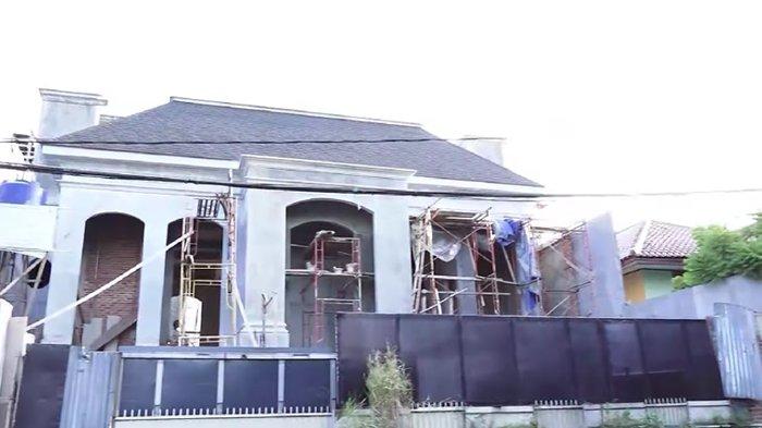 Rumah Ayu Dewi diprotes warga yang mengaku sangat terganggu