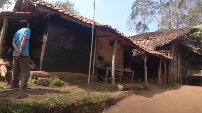 Rumah Sunandar di tengah hutan
