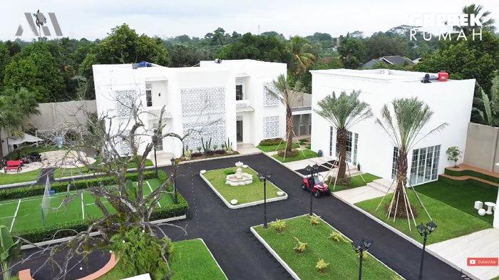 Rumah Ustaz Solmed luas dan mewah 1