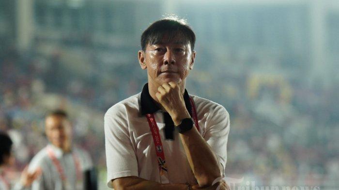 Ekspresi pelatih Timnas Indonesia, Shin Tae-yong saat melawan Laos pada ajang Piala AFF 2024 di Stadion Manahan, Solo, Kamis (12/12/2024) malam. Timnas Indonesia ditahan imbang Laos dengan skor 3-3 dan diwarnai dengan kartu merah Marselino Ferdinan.
