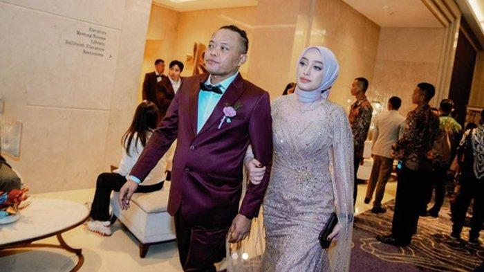 Santyka Fauziah bersama Sule di pernikahan Mahalini dan Rizky Febian