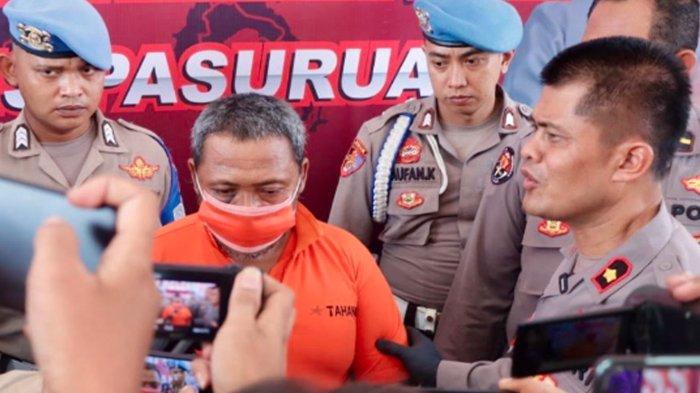 Tersangka Khoiri atau Satir (53) saat di Mapolres Pasuruan. Polisi mengungkap motif mertua ini membunuh menantunya yang tengah hamil 7 bulan