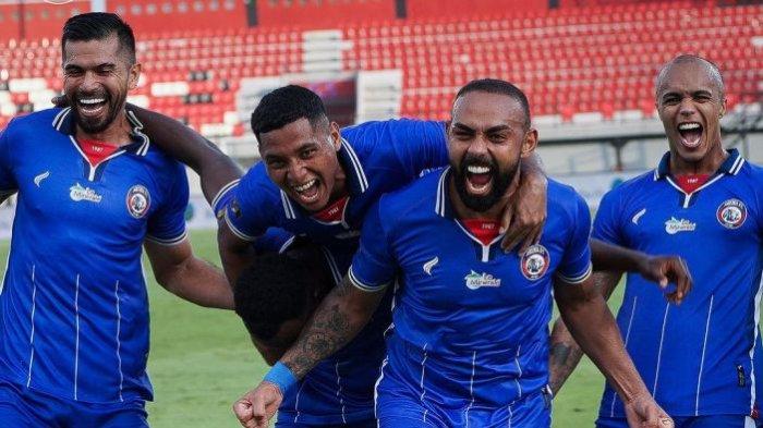 Selebrasi pemain Arema FC saat mengalahkan Madura United 5-0 di Piala Presiden 2024.