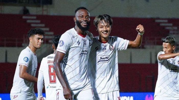 Selebrasi pemain Arema FC saat mengalahkan RANS Nusantara FC 3-2 di Stadion Sultan Agung, Bantul, Kamis (22/2/2024).