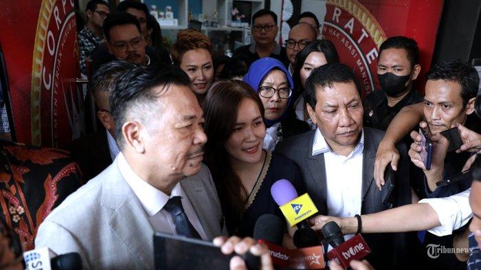 Senyum merekah Jessica Kumala Wongso alias Jessica Wongso terpidana kasus kopi sianida setelah bebas dari penjara Pondok Bambu Jakarta Timur, Minggu (18/8/2024) pagi. Jessica Wongso baru saja keluar dari penjara.