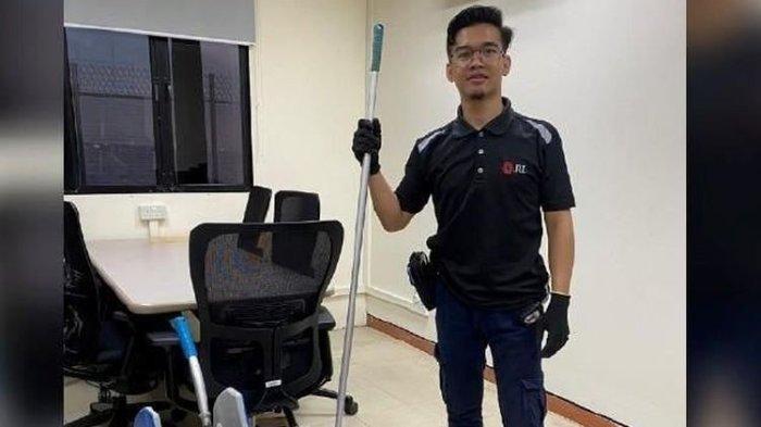 Kisah perjuangan pemuda asal Negeri Jiran bernama Shahril Nizam Suhaimi yang tidak malu bekerja sebagai tukang bersih-bersih di Singapura baru-baru ini viral di Malaysia. Ia mengaku kini tidak merasa sedih atau putus asa apabila masih ada orang yang meremehkan atau mencibir dirinya. Shahril Nizam pada awalnya memang sempat khawatir dengan sentimen masyarakat yang masih menganggap pekerjaan sebagai petugas kebersihan sebagai pekerjaan kelas bawah. Namun, ia sekarang memilih cuek. (Dokumen Sharil Nizam via Harian Metro Malaysia)