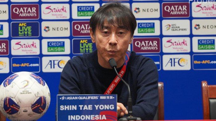Shin Tae-yong memberi keterangan per usai laga Timnas Indonesia melawan China, Selasa (15/10/2024) malam
