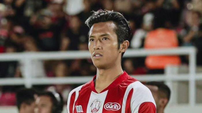Shulton Fajar, pemain kelahiran Malang yang membela Persis Solo di Liga 1 2023.