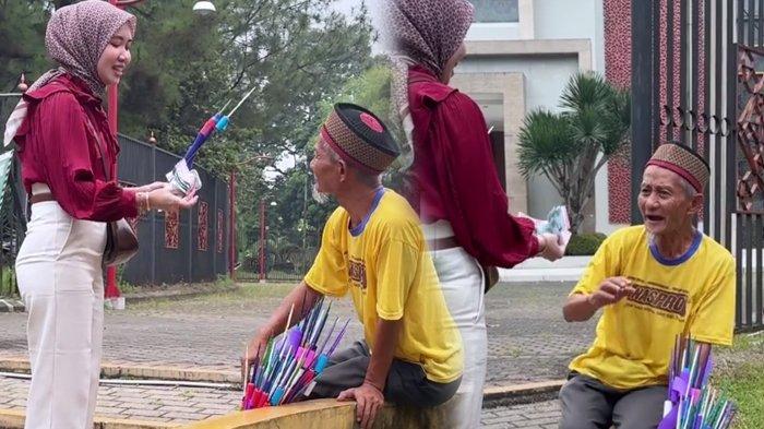 Sosok Kakek Harun Penjual Mainan Viral, Tolak Uang Ratusan Ribu Harga Cuma Rp 10 Ribu, Nangis Takut