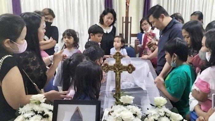 Suasana di rumah duka Alvaro bocah meninggal dunia setelah mati batang otak usai operasi amandel
