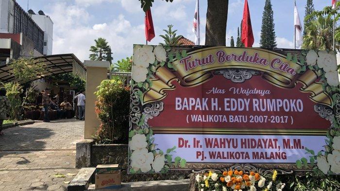 Suasana rumah duka Eddy Rumpoko di Kota Batu.