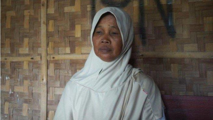 Sulastri selaku nenek yang menanggung hidup dua bocah yang ibunya meninggal karena dianiaya ayah hingga meninggal pada 2015 silam.