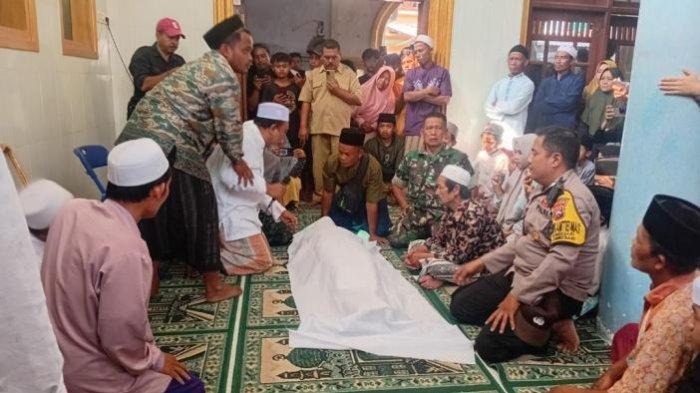 Sumpah pocong di Bondowoso, Jawa Timur, Senin (14/10/2024).