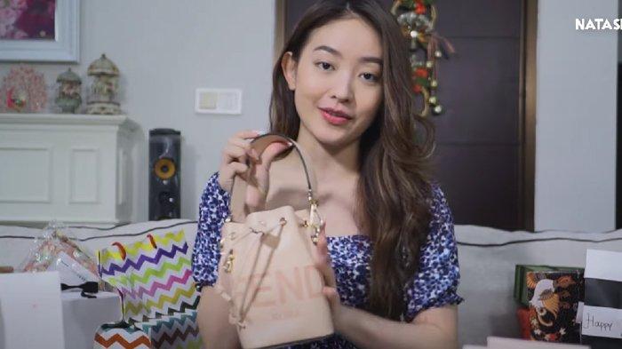 Tas Fendi warna cokelat dari Verrell Bramasta untuk kado ulang tahun Natasha Wilona