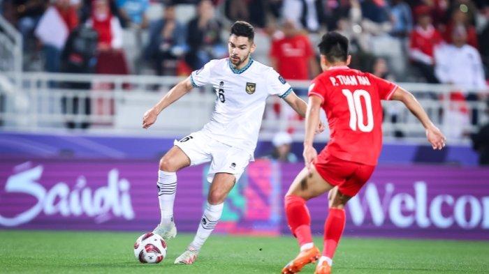 Pemain Timnas Indonesia, Sandy Walsh, saat menghadapi Vietnam dalam laga Grup D Piala Asia 2023 di Abdullah bin Khalifa Stadium, Doha, Qatar, Jumat (19/1/2024).