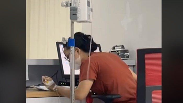 Viral Petugas Kesehatan Kerja Sambil Tangan Diinfus, Terungkap Alasannya Tetap Layani Pasian di RS