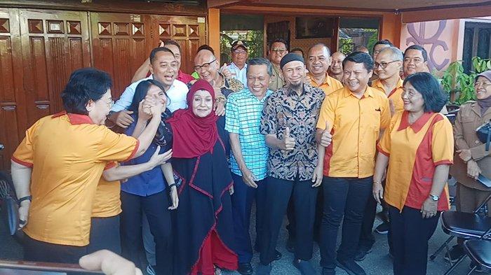 Wali Kota Surabaya Eri Cahyadi mempertemukan SMP/SMA Petra dengan pengurus RW