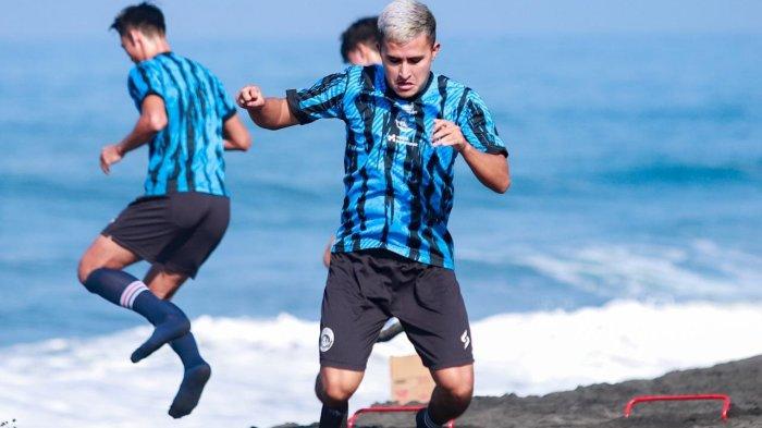 Ariel Lucero saat menjalani latihan bersama Arema FC di Yogyakarta