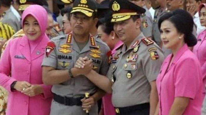 Kapolri Listyo Sigit Prabowo dan istri bersama mantan Kapolri Idham Azis dan istri.