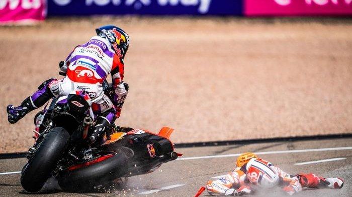 Insiden tubrukan antara Marc Marquez (Repsol Honda) dan Johann Zarco (Prima Pramac Racing) pada P2 MotoGP Jerman 2023