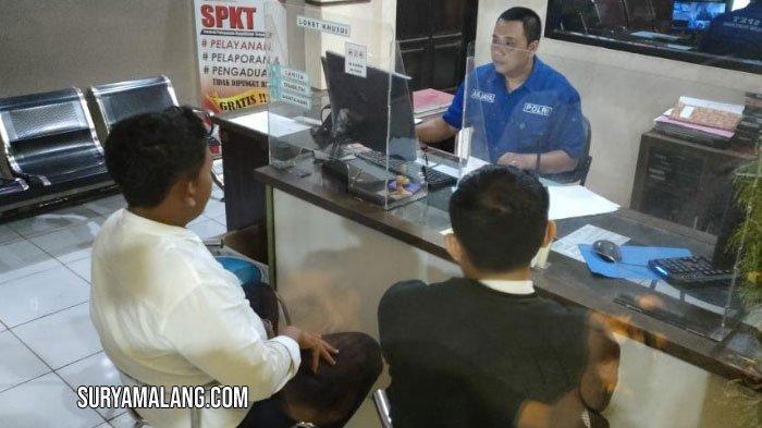 Yopie Dwi Sulak (33), warga Jrebeng Wetan, melapor ke polisi usai dipukul oleh Kepala Desa Bulu Kecamatan Kraksaan, Probolinggo yang tepergok bersama istri sirinya, Jessica Armelia, dalam mobil.