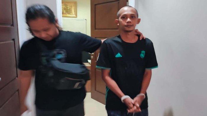 Tampang Ristyo Ari Wijayanto, pria asal Malang yang jadi pencuri motor dengan modus membuat Lowongan Kerja palsu diamankan Satreskrim Polres Gresik.