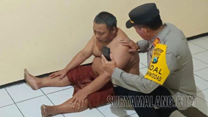 Khoiri alias Satir (53), warga Dusun Blimbing, Desa Parerejo Kecamatan Purwodadi, Pasuruan, tega membunuh menantunya yang sedang hamil 7 bulan, Fitria Almuniroh Hafidloh Diana (23), Selasa (31/10/2023) sore.