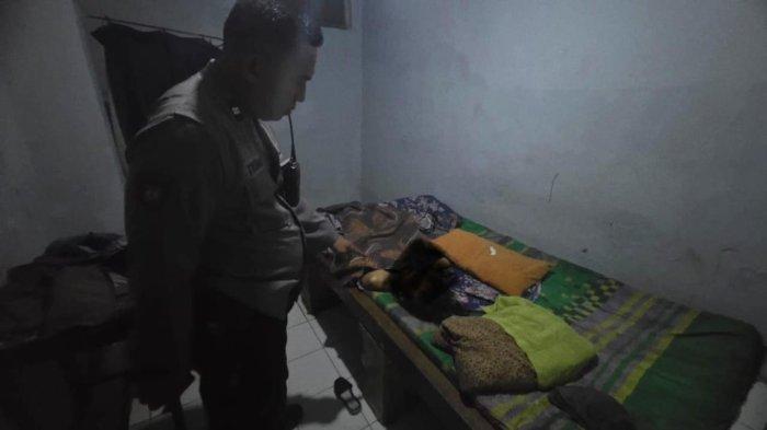 DUGAAN PEMBUNUHAN - Polisi saat melakukan olah TKP dugaan pembunuhan yang terjadi di Losmen Windu Kentjono Kota Malang, Senin (16/6/2025).