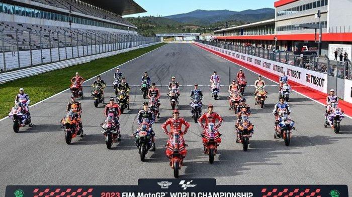Pebalap MotoGP yang berlaga pada MotoGP 2023 berpose di Sirkuit Algarve, Portugal.