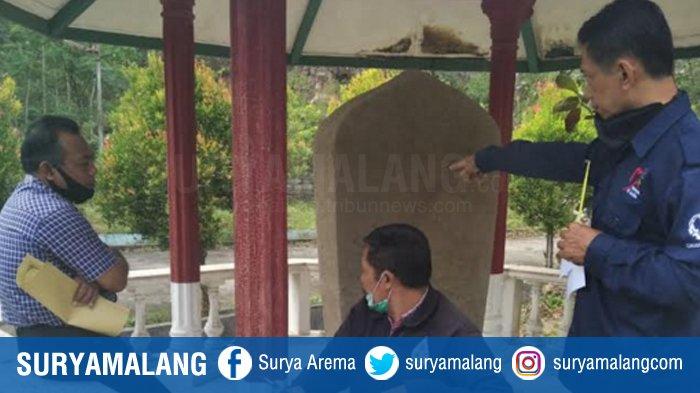 Tim Disbudpar Tulungagung dan Museum Wajakensis mendata Prasasti Lawadan, di kawasan pabrik PT IMIT.