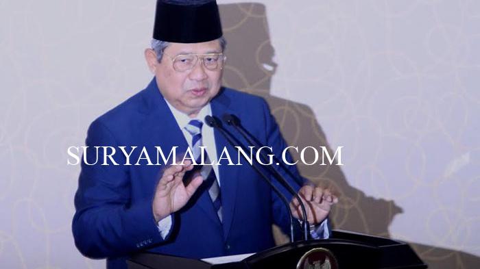 Susilo Bambang Yudhoyono (SBY), mantan Presiden RI saat memberikan kuliah umum di Gedung Pasca Sarjana Universitas Islam Negeri Maulana Malik Ibrahim, Jalan Ir Soekarno, Kota Batu, Selasa (13/10/2015). Dalam kegiatan ini nama SBY juga diabadikan menjadi nama gedung kampus tersebut.