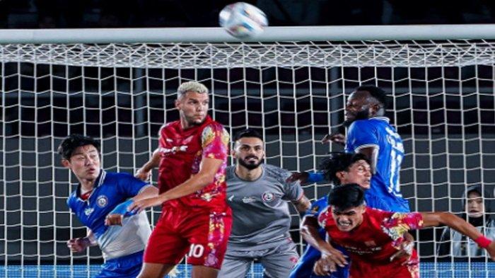 Hasil skor akhir Persis Solo Vs Arema FC adalah 0-2 dalam laga semifinal Piala Presiden di Stadion Manahan Solo malam ini, Rabu (31/7/2024).