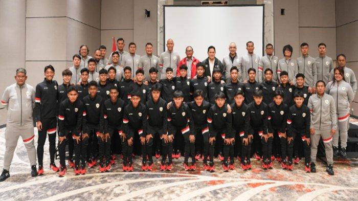 TIMNAS INDONESIA U-17 - Timnas U-17 Indonesia saat dilepas Ketua Umum PSSI, Erick Thohir untuk berlaga di Piala Asia U17 pada 3-20 April di Arab Saudi pada Sabtu (15/3/2025). Laga perdana Timnas Indonesia U-17 Vs Korea Selatan akan dialngsungkan pada Jumat (4/4/2025)
