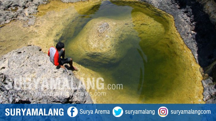 Teluk Bidadari di Desa Bandungrejo, Kecamatan Bantur, Kabupaten Malang.