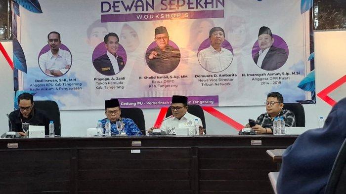 Ketua DPRD Kabupaten Tangerang Kholid Ismail (tengah) saat menjadi pembicara dalam workshop Jadi Ketua Dewan Sepekan, di Gedung PU Pemerintah Kabupaten Tangerang, Rabu (17/1/2023).