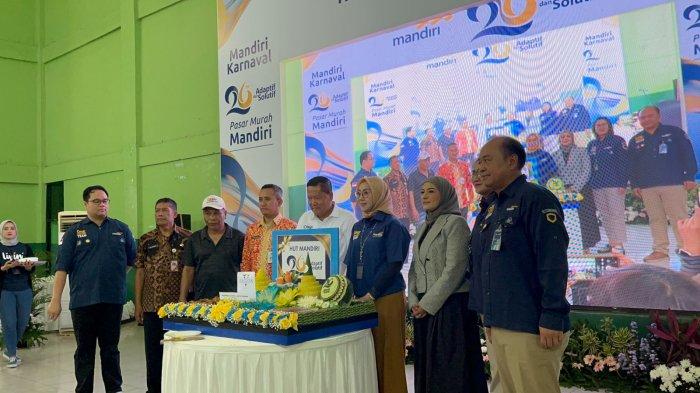 Momen kegiatan Pasar Murah Bank Mandiri.