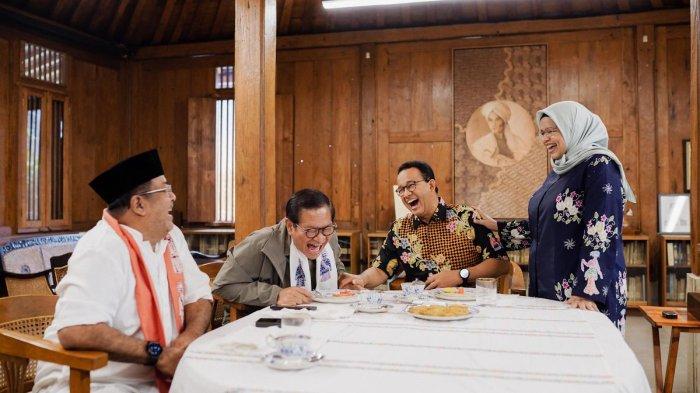 Pramono Anung tertawa lepas saat dijamu oleh Anies Baswedan di rumahnya, Jumat (15/11/2024).