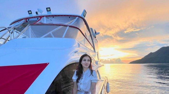 Sherly Tjoanda di Speedbooat Bella 72 yang meledak dan terbakar.